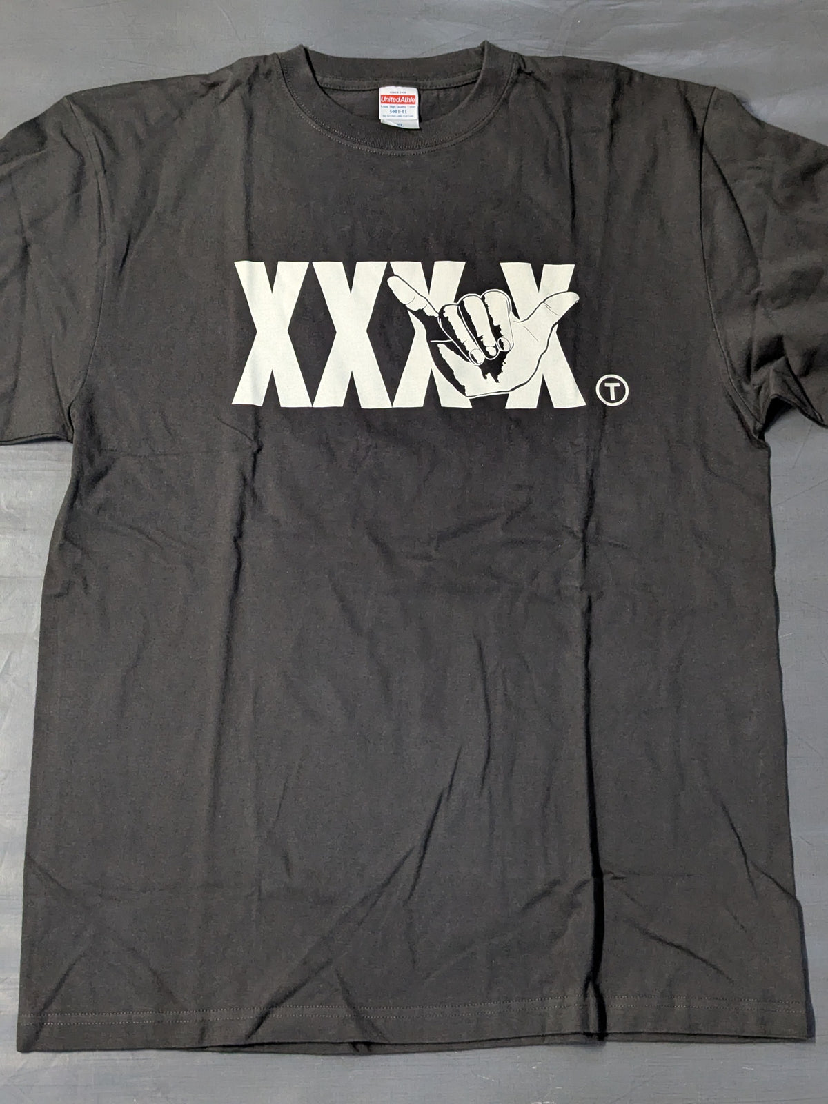 T-Hawk「X-LAB3 ハンドサイン」Tシャツ(チャコール)