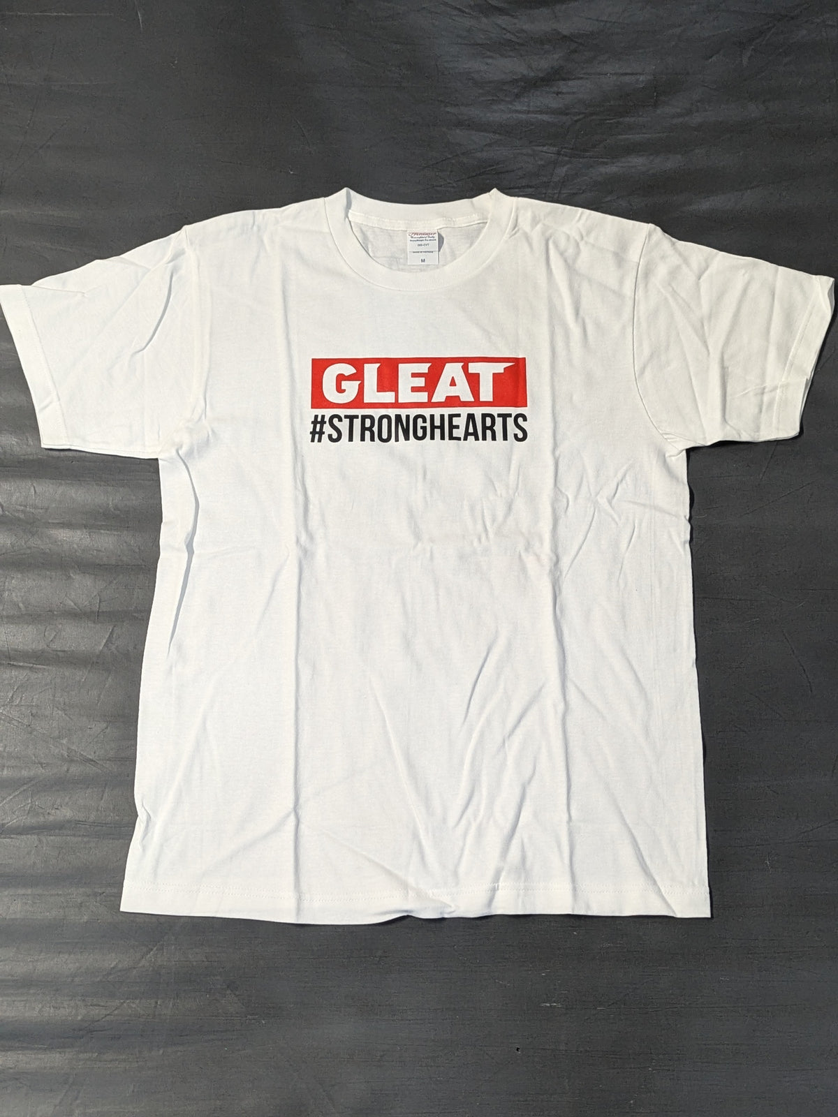 GLEAT×#STRONGHEARTS Tシャツ(ホワイト)