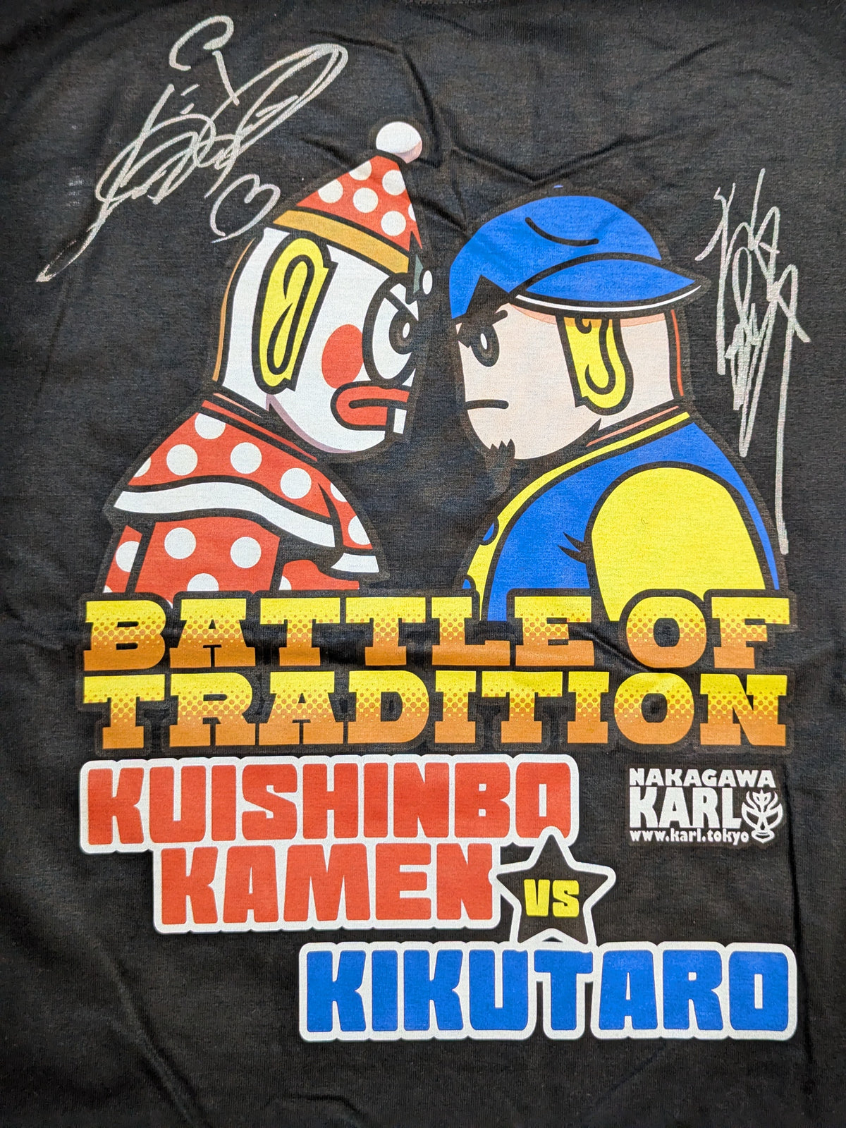 【直筆Wサイン入り】くいしんぼう仮面×菊タロー×中川カ～ル氏「BATTLE OF TRADITION」コラボイラストTシャツ