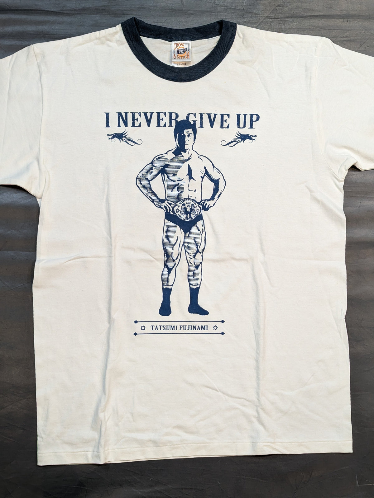 Tatsumi Fujinami  "I NEVER GIVE UP" Picture T-Shirt (White× Navy)