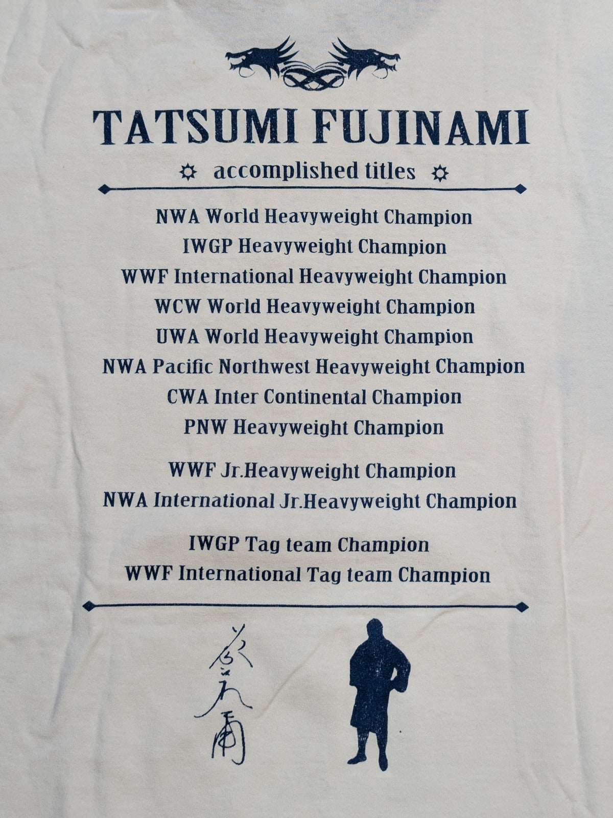 Tatsumi Fujinami  "I NEVER GIVE UP" Picture T-Shirt (White× Navy)