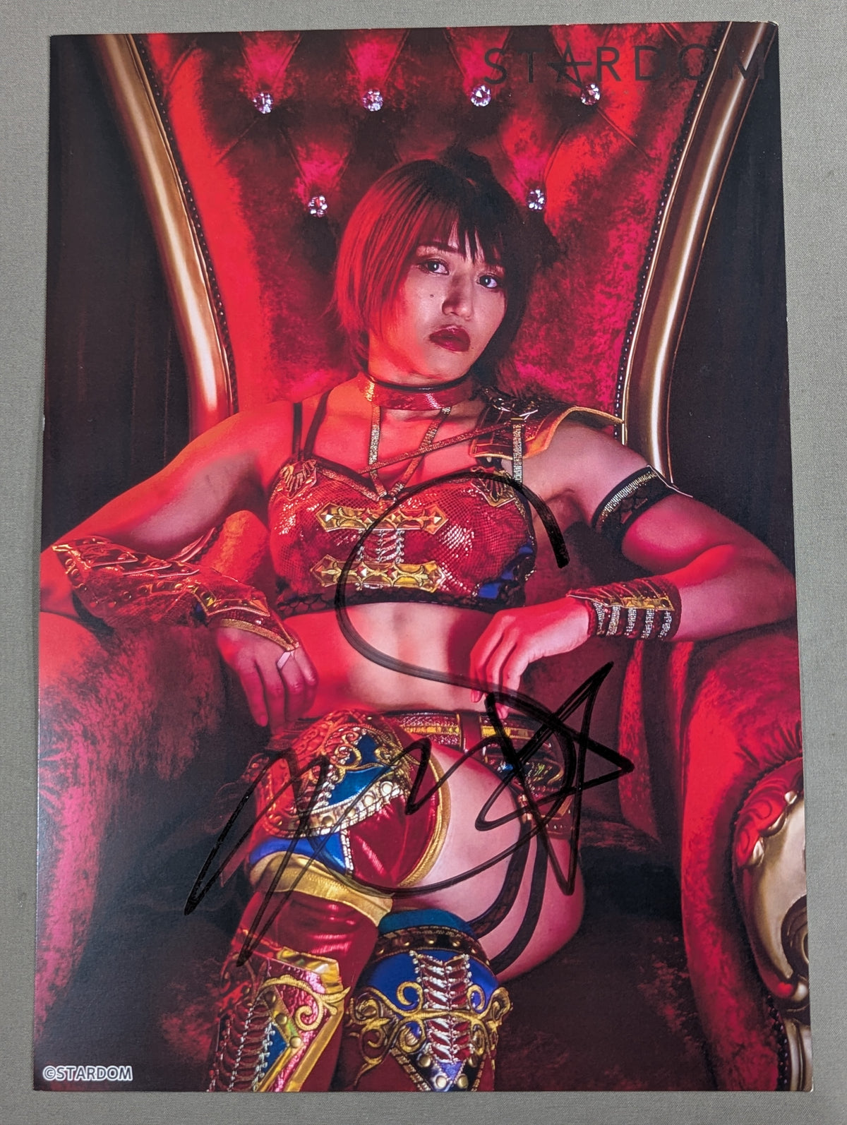 朱里 直筆サイン入り スターダムポートレート(L-3)
