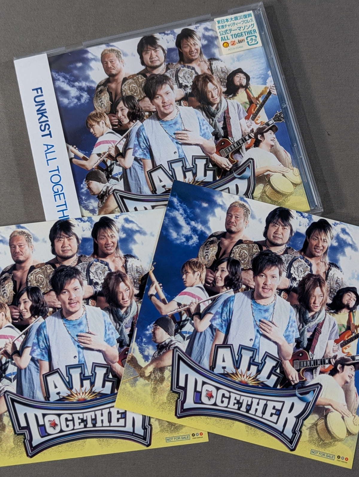 ★ Includes ★ 2 stickers ALL TOGETHER / FUNKIST