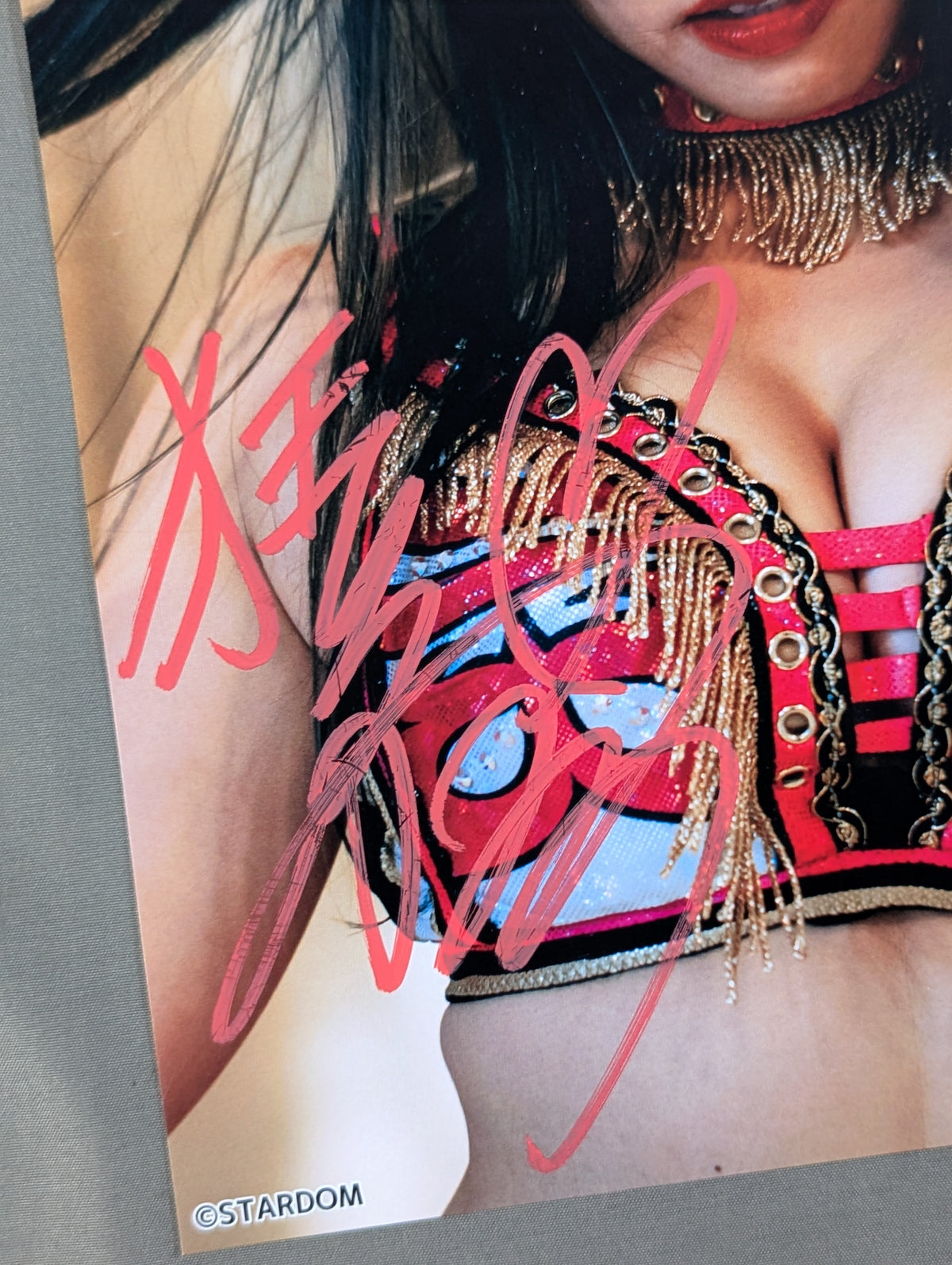 Mina Shirakawa  hand signed autograph  Stardom Pro-Photo  (M-8)