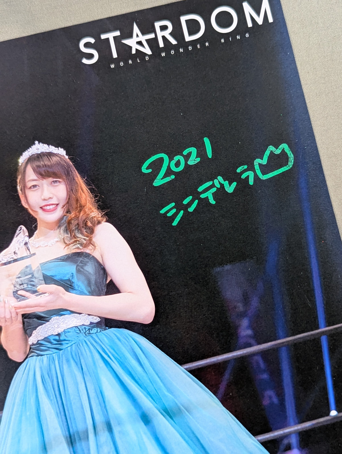 上谷沙弥 直筆サイン入り スターダムポートレート(E-2)