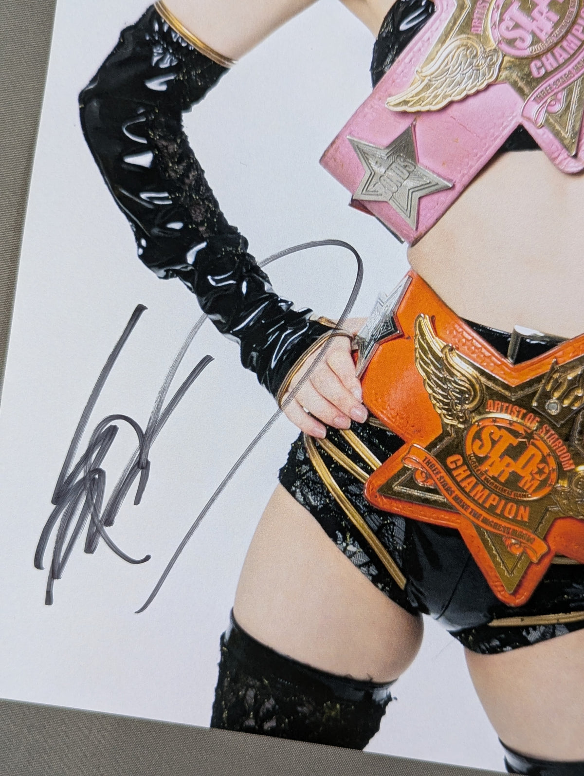 Saki Kashima  hand signed autograph  Stardom Pro-Photo  (N-6)