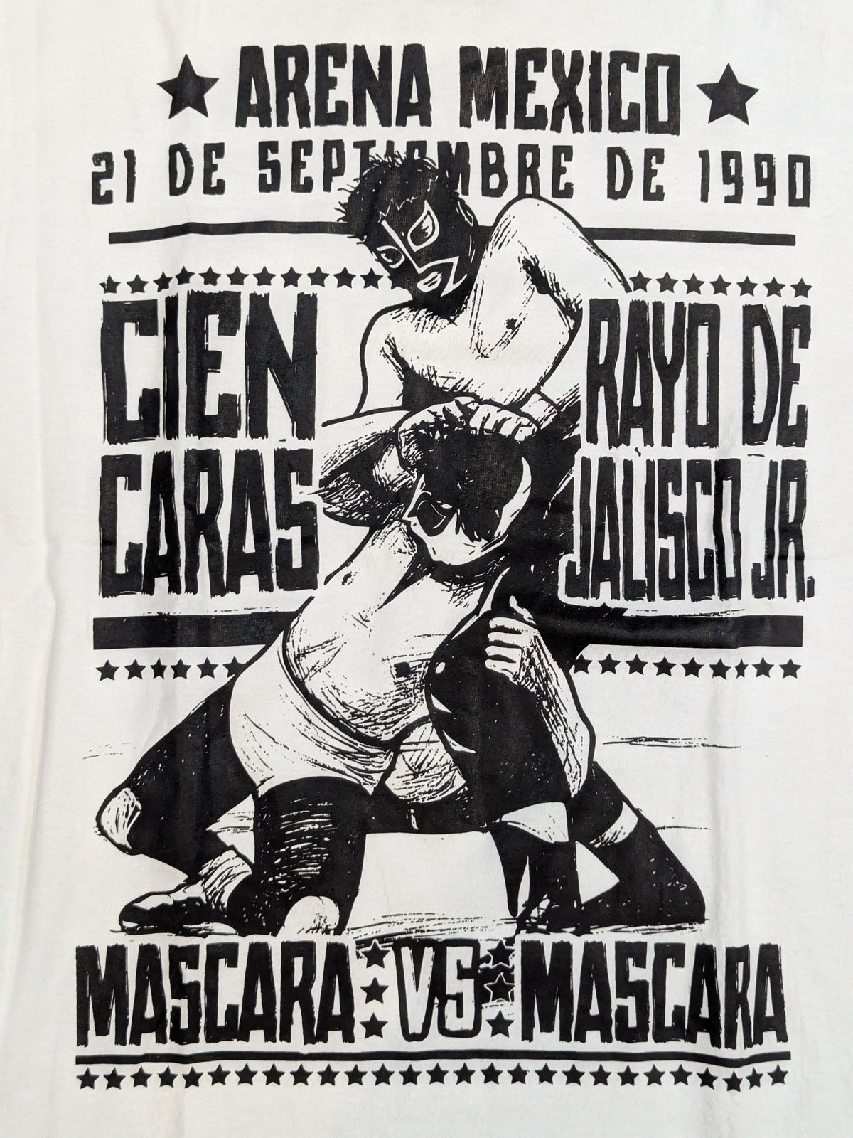 シエン・カラスvsラヨ・デ・ハリスコ・ジュニア「MASCARA VS MASCARA」イラストTシャツ(ホワイト)