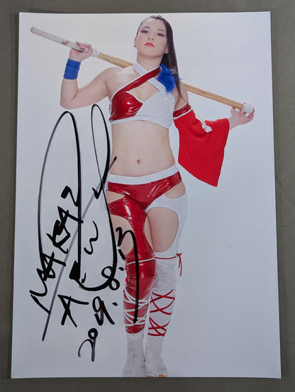 Hikaru Shida  hand signed autograph  Pro-Photo  (E-1)