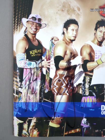[6 fighters hand signed autograph ] 2012-2013 DRAGON GATE OFFICIAL PAMPHLET Vol.28