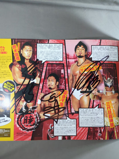 [6 fighters hand signed autograph ] 2012-2013 DRAGON GATE OFFICIAL PAMPHLET Vol.28