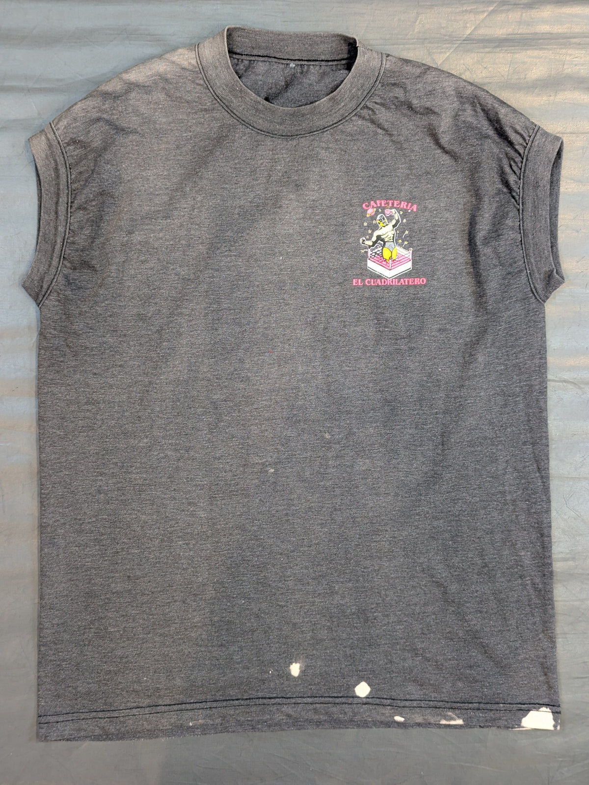 CAFETERIA EL CUADRILATERO イラストノースリーブTシャツ(グレー)