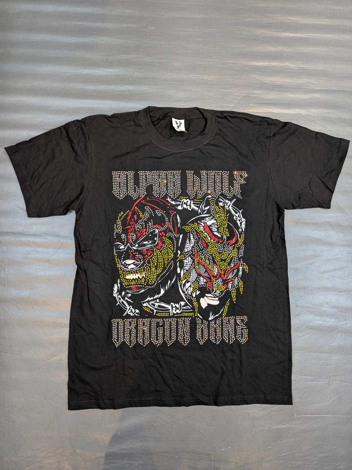 アルファ・ウルフ＆ドラゴン・ベイン スパンコールイラストTシャツ(ブラック)