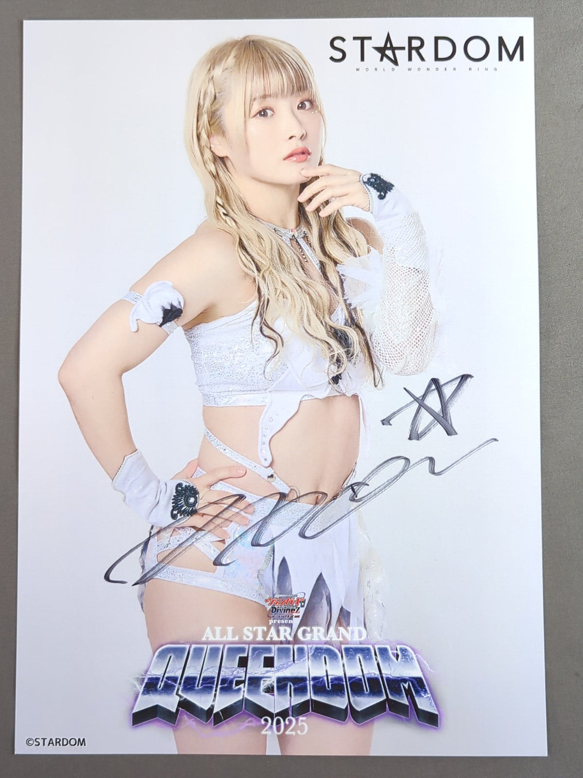 なつぽい 直筆サイン入り スターダムポートレート(T-8)