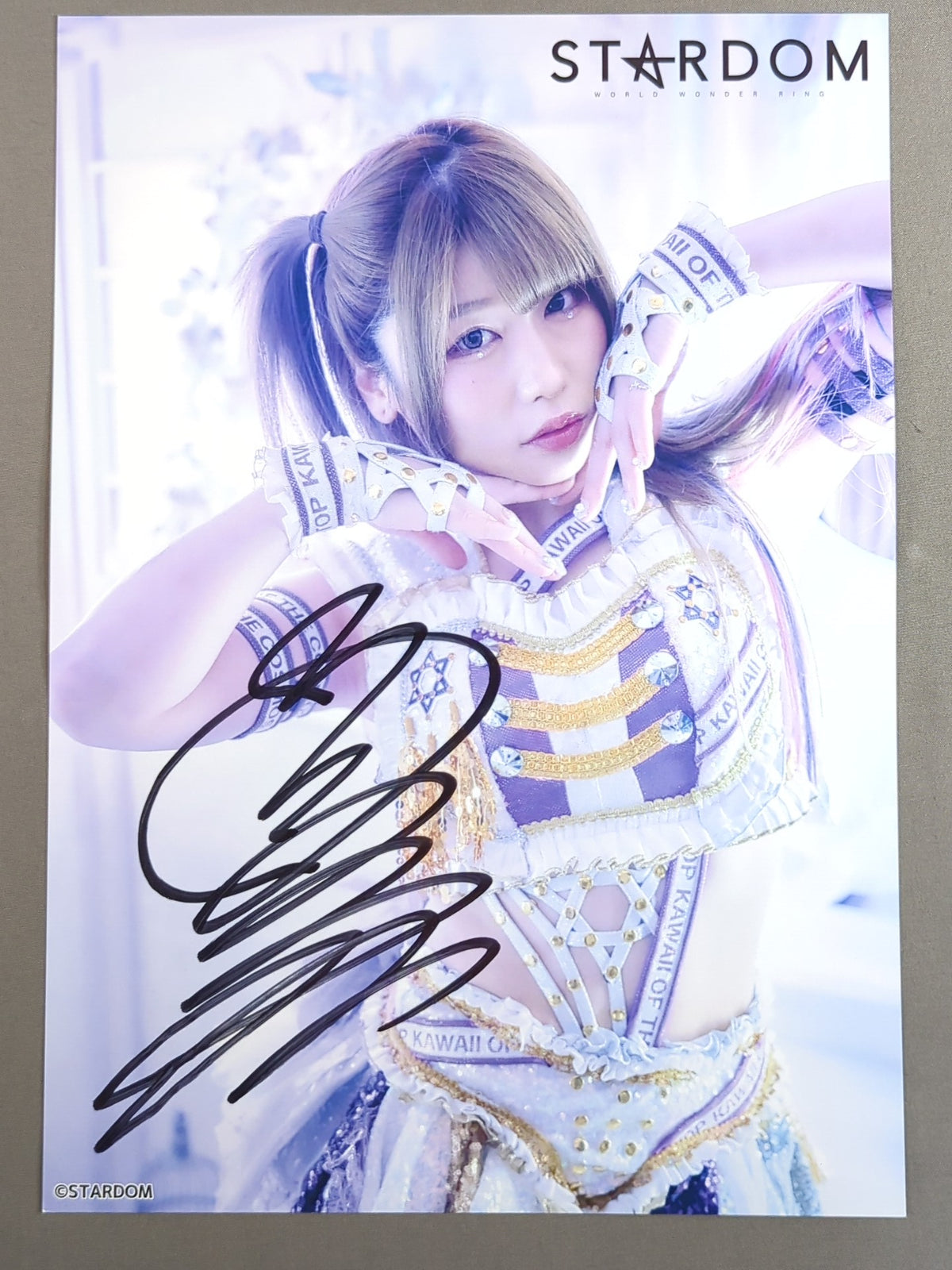 中野たむ 直筆サイン入り スターダムポートレート(H-8)