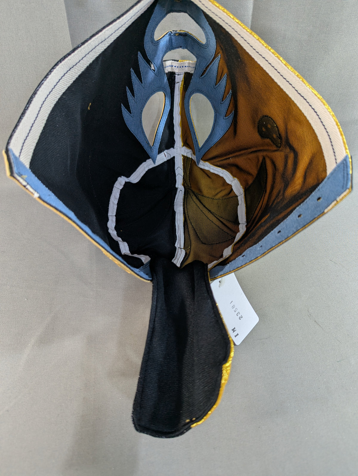 Mil Mascaras 