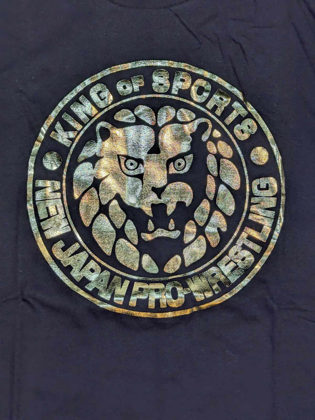 新日本プロレス×久米繊維 ライオンマークTシャツ(ブラック×ゴールド)