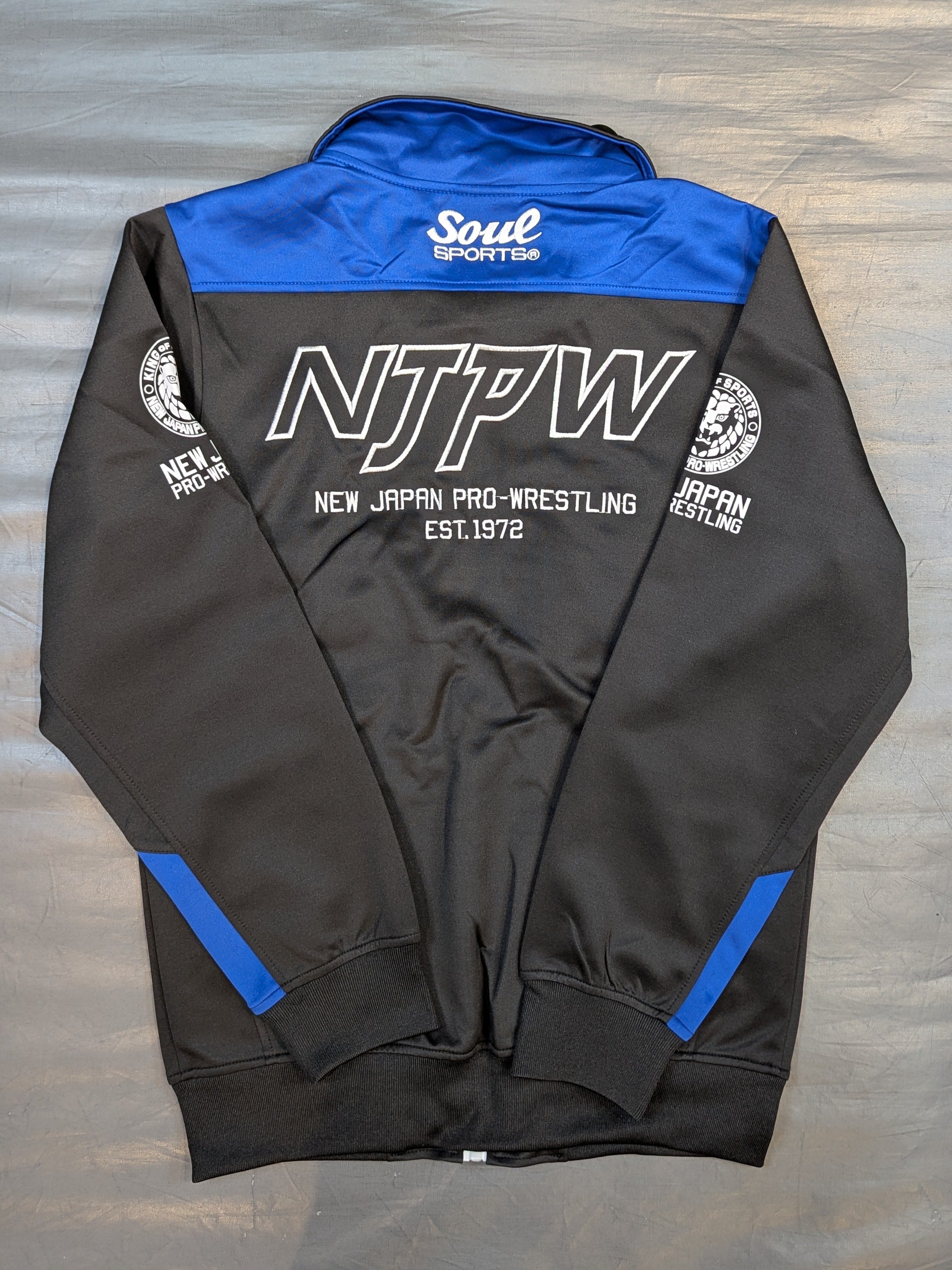 新日本プロレス×SOUL セットアップジャージ(2023/ブラック×ブルー