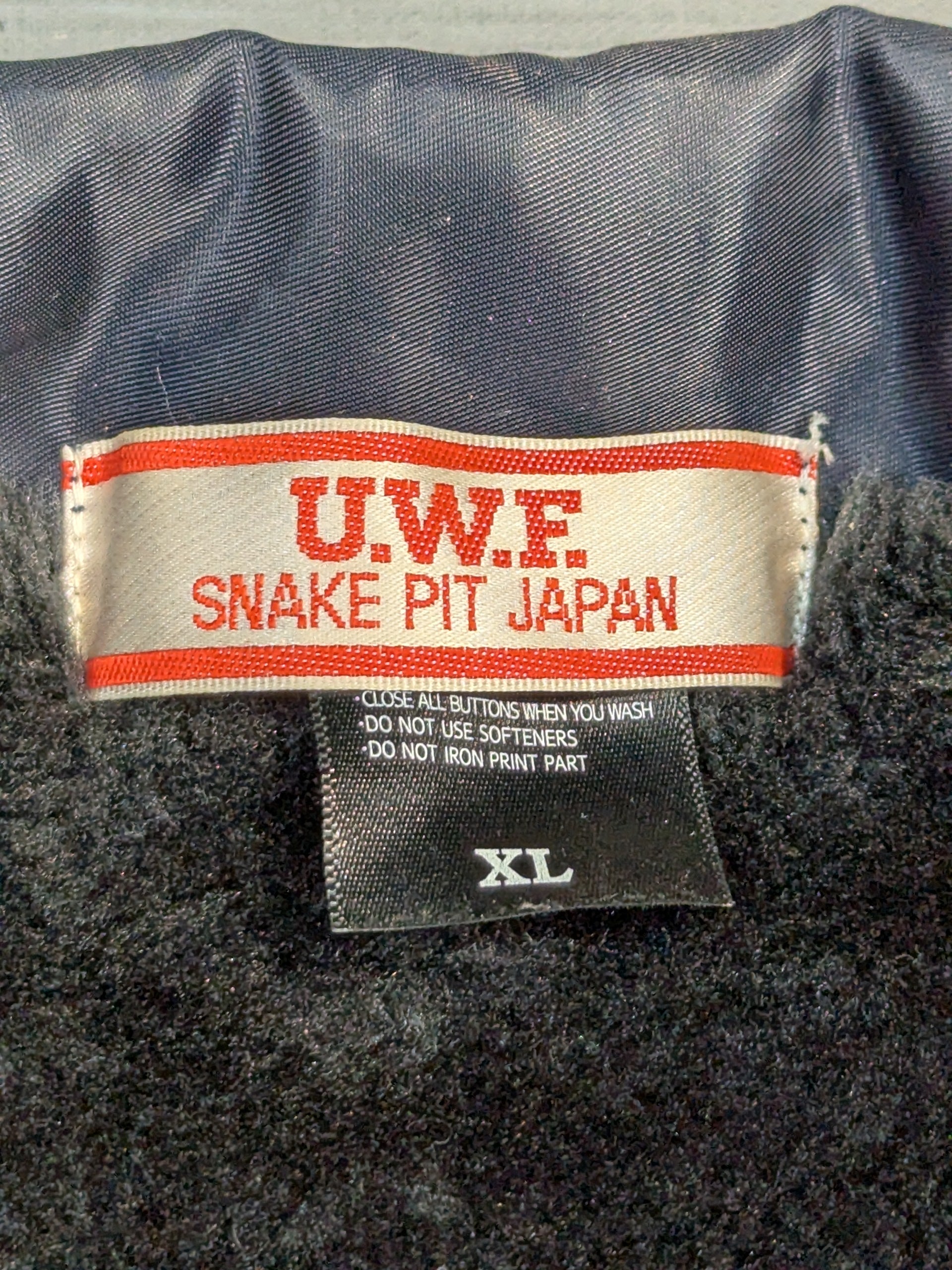 U.W.E. SNAKE PIT JAPAN ジャージ Mサイズ ☆ Snake Pit Japan ☆ UWF Original Coach Jacket (Black) – 闘道館