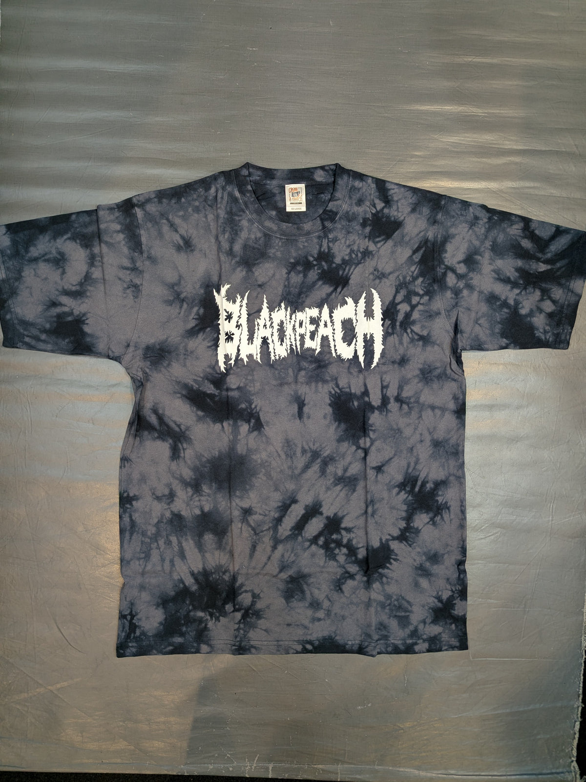 渡辺桃「BLACK PEACH」Tシャツ(2023)
