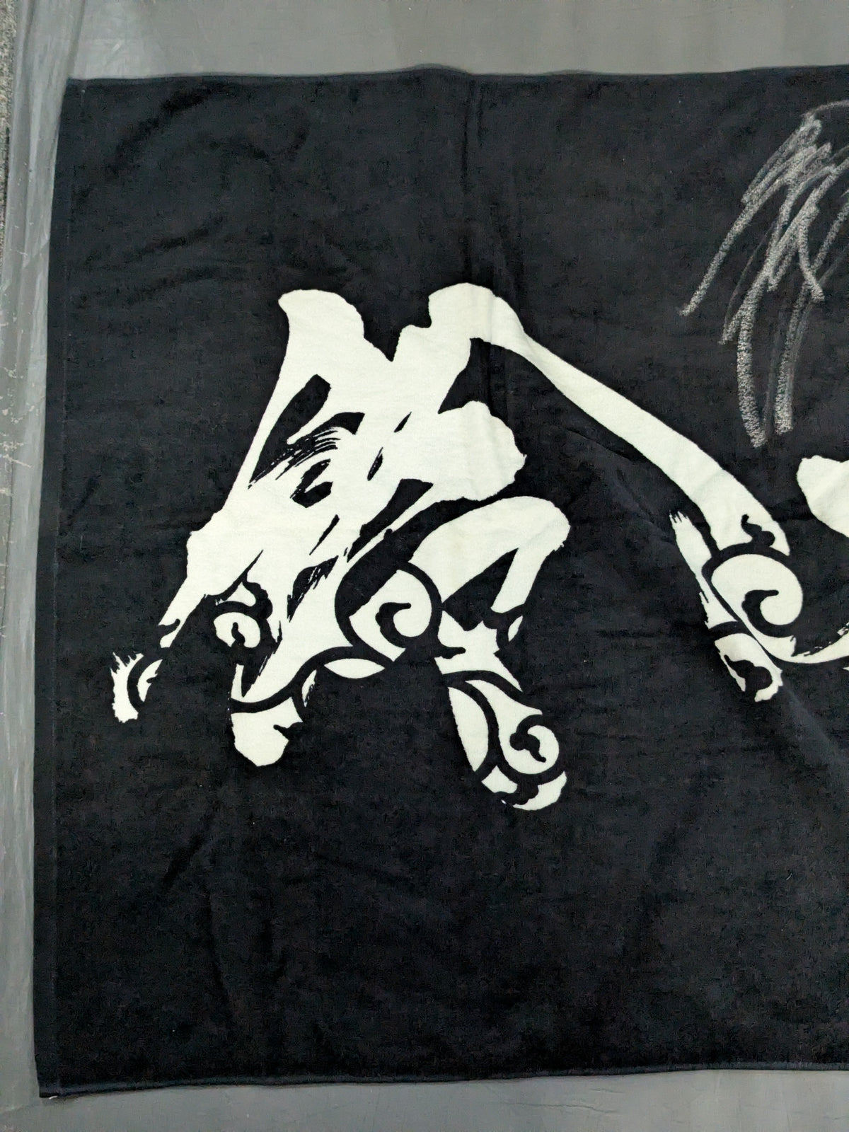 【hand signed autograph】 Suzuki-gun "flag wind" bath towel