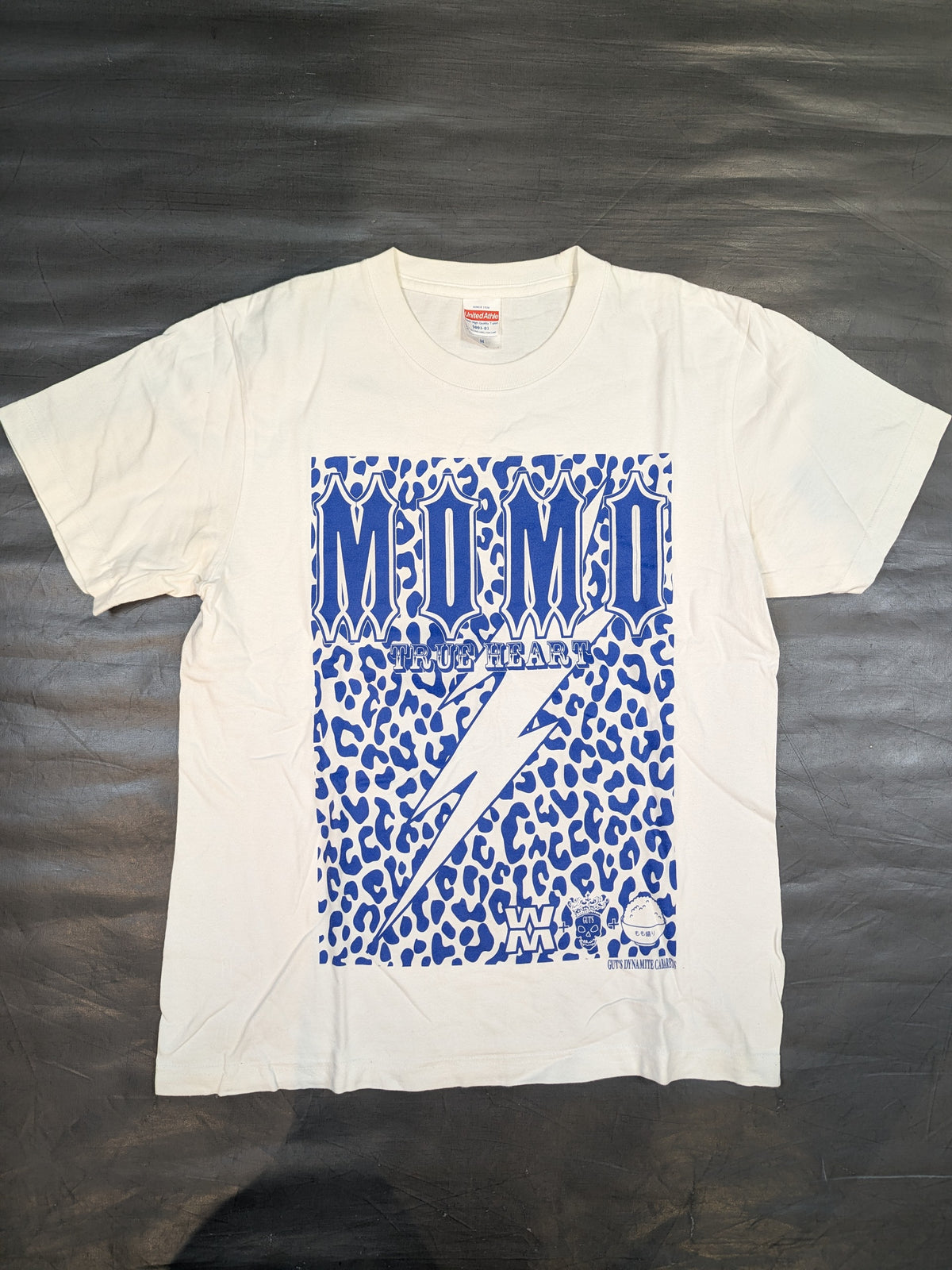 渡辺桃×ガッツ・ダイナマイト・キャバレーズ コラボTシャツ(ホワイト)