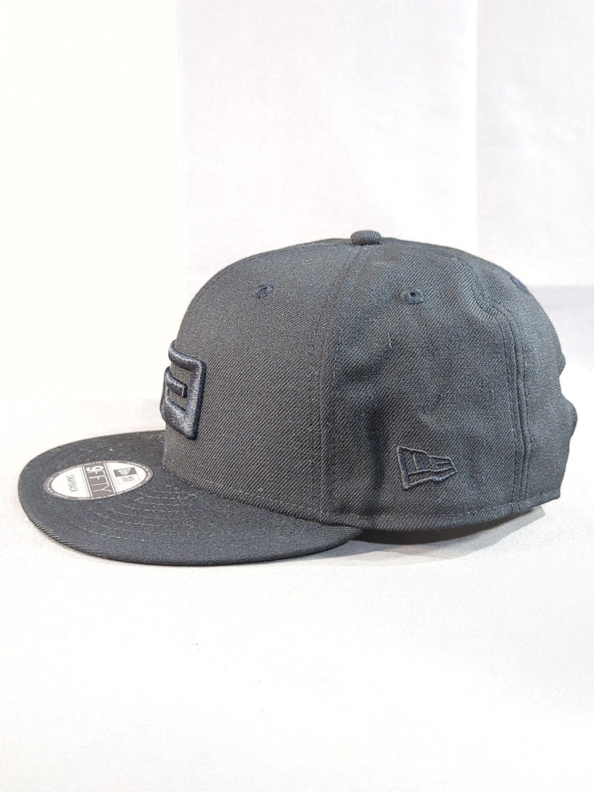 reversal × NEW ERA(R) 9FIFTY(TM) "BIG MARK" Snapback Cap