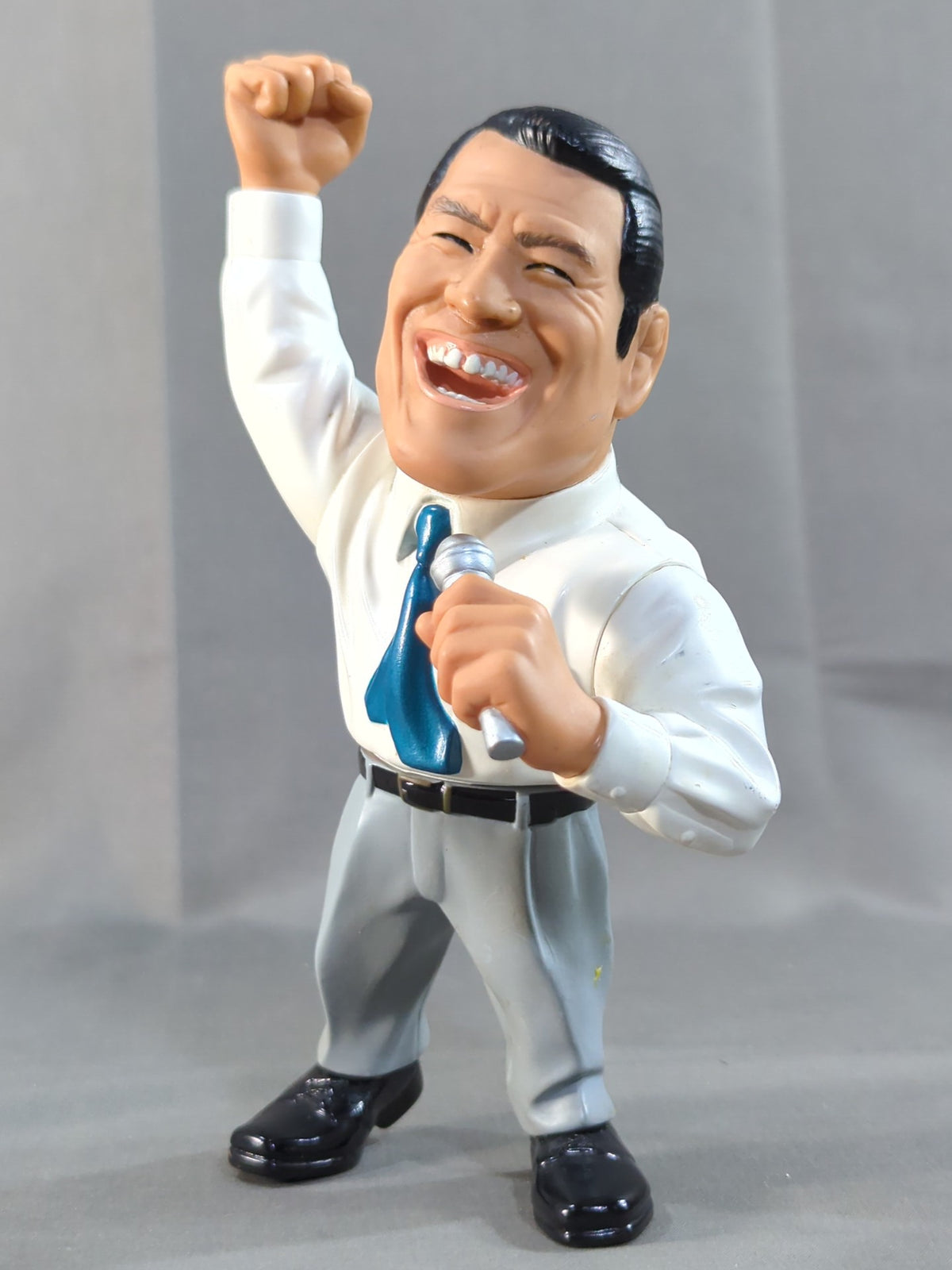 Antonio Inoki  (Dar in a suit!)
