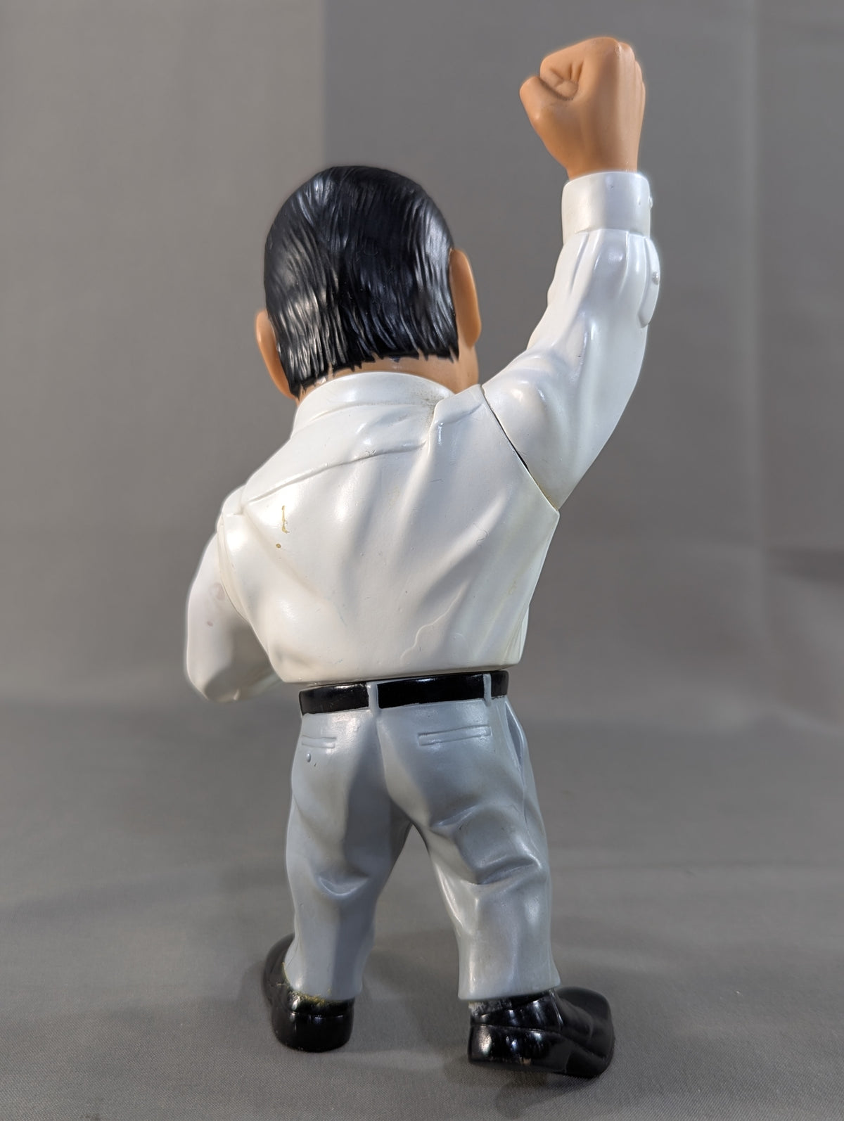 Antonio Inoki  (Dar in a suit!)