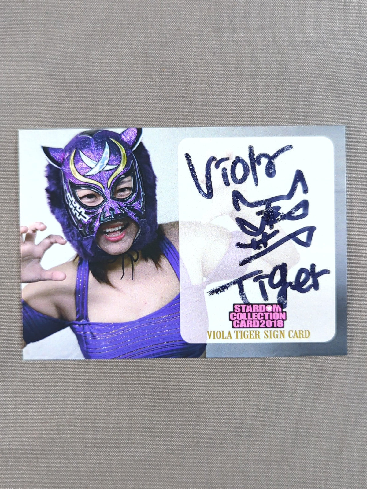 2018 STARDOM COLLECTION CARD Viola Tiger (Natsuko Tora ) Official autographed card