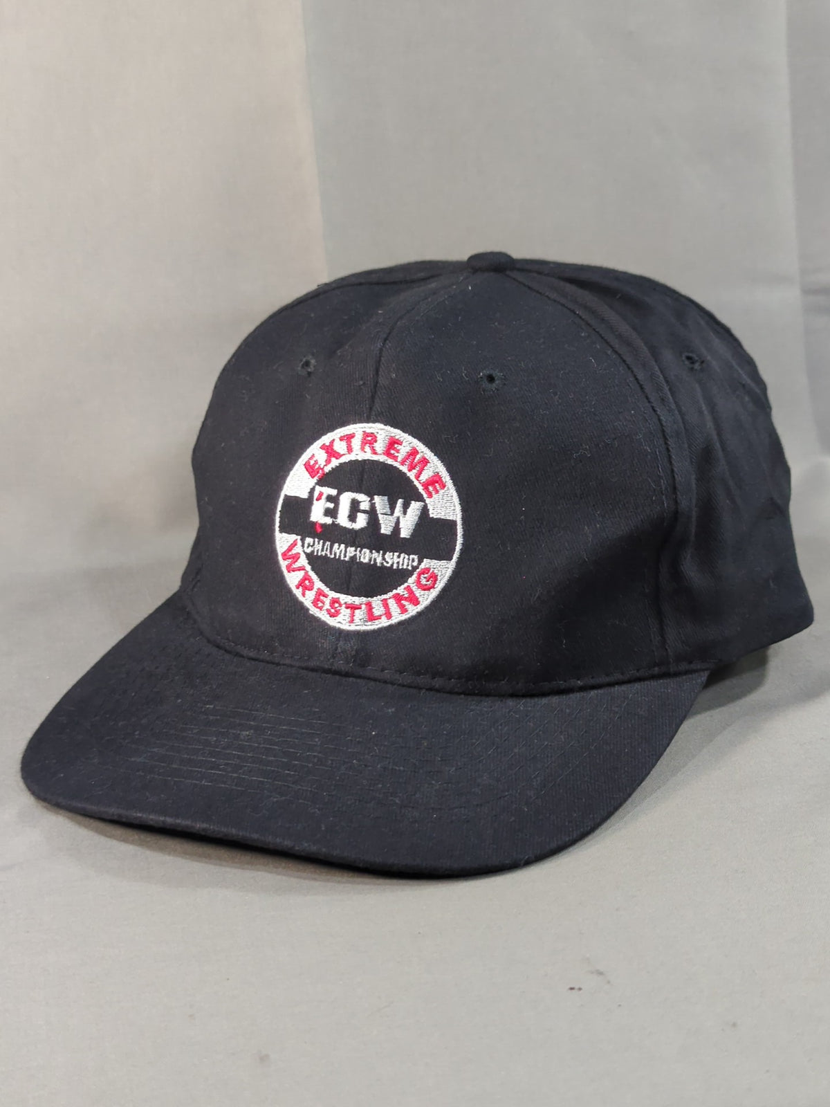 ECW 刺繍ロゴキャップ(ブラック)