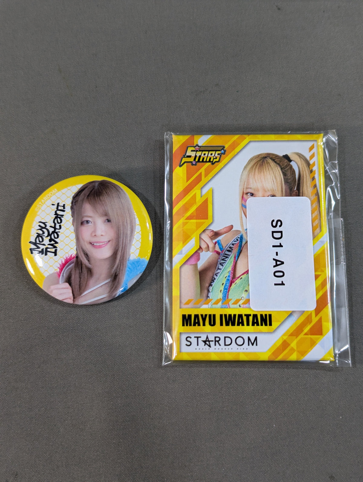 ★ An icon ★ of stardom that resounds in the world Mayu Iwatani  PinBack button Set(1)