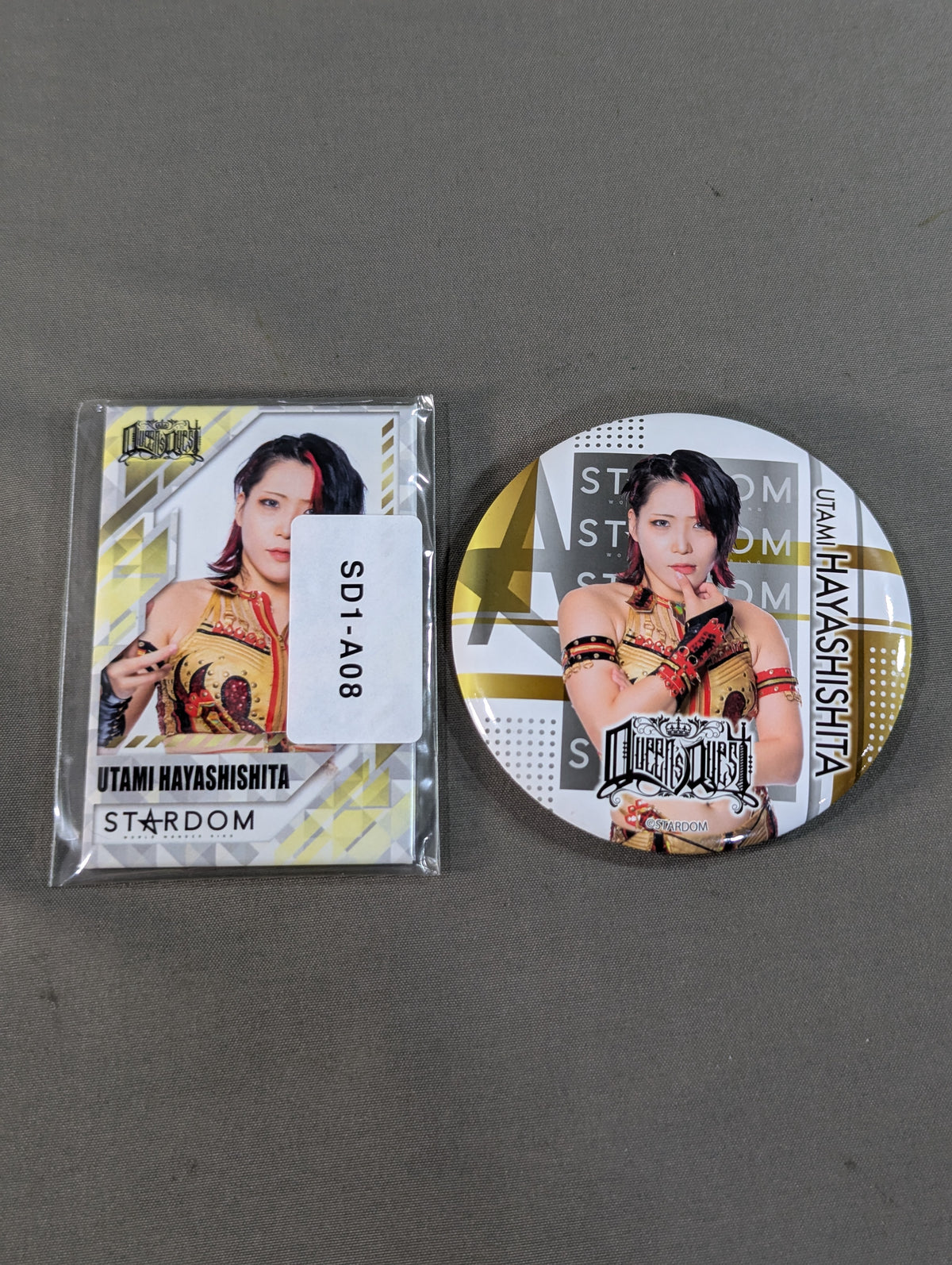 ★ Cool Royal Beautiful ★ Utami Hayashishita  PinBack button Set(1)