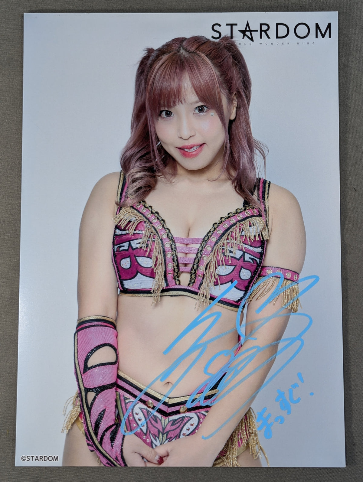 Mina Shirakawa  hand signed autograph  Stardom Pro-Photo  (P-3)