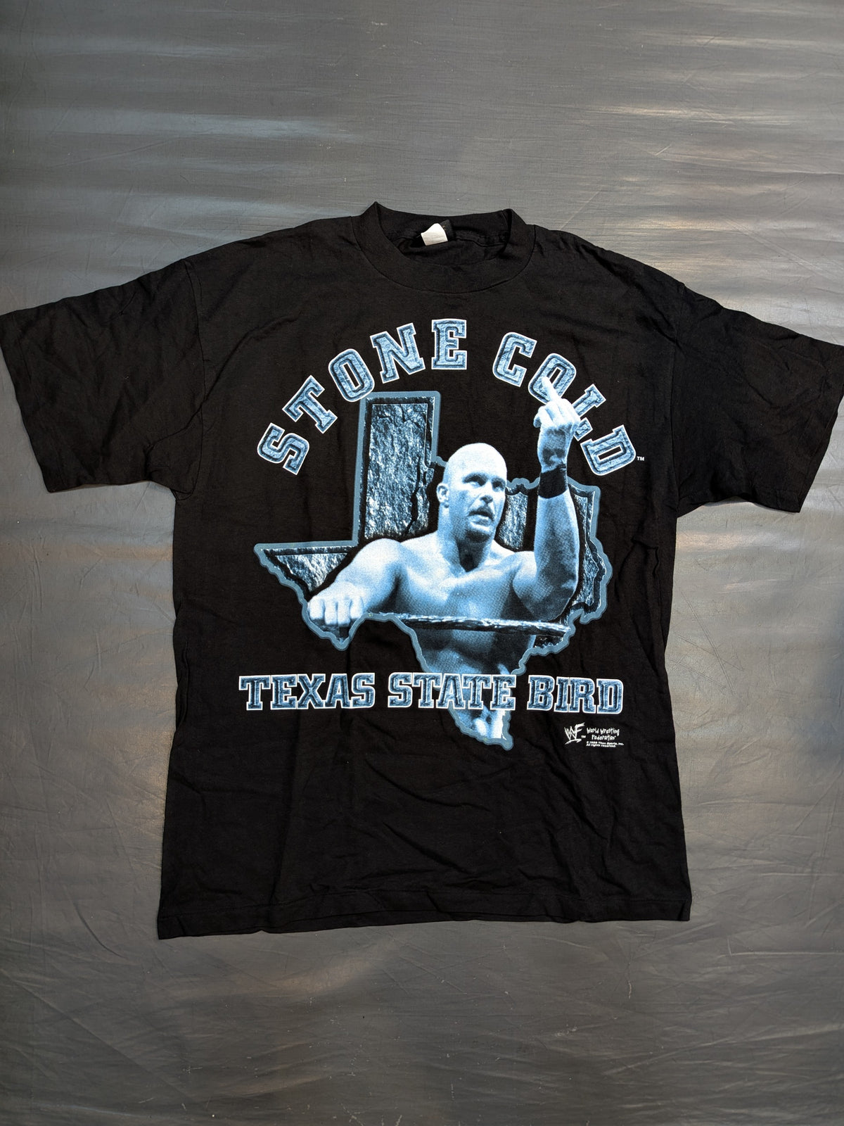 ストーン・コールド・スティーブ・オースチン「TEXAS STATE BIRD」ピクチャーTシャツ(WWF(1998) / ブラック)