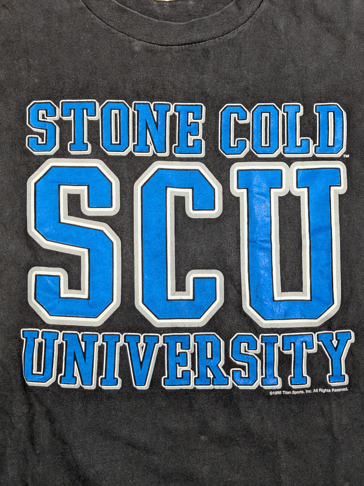 ストーン・コールド・スティーブ・オースチン「SCU STONE COLD UNIVERSITY」Tシャツ(WWF(1998) / ブラック)