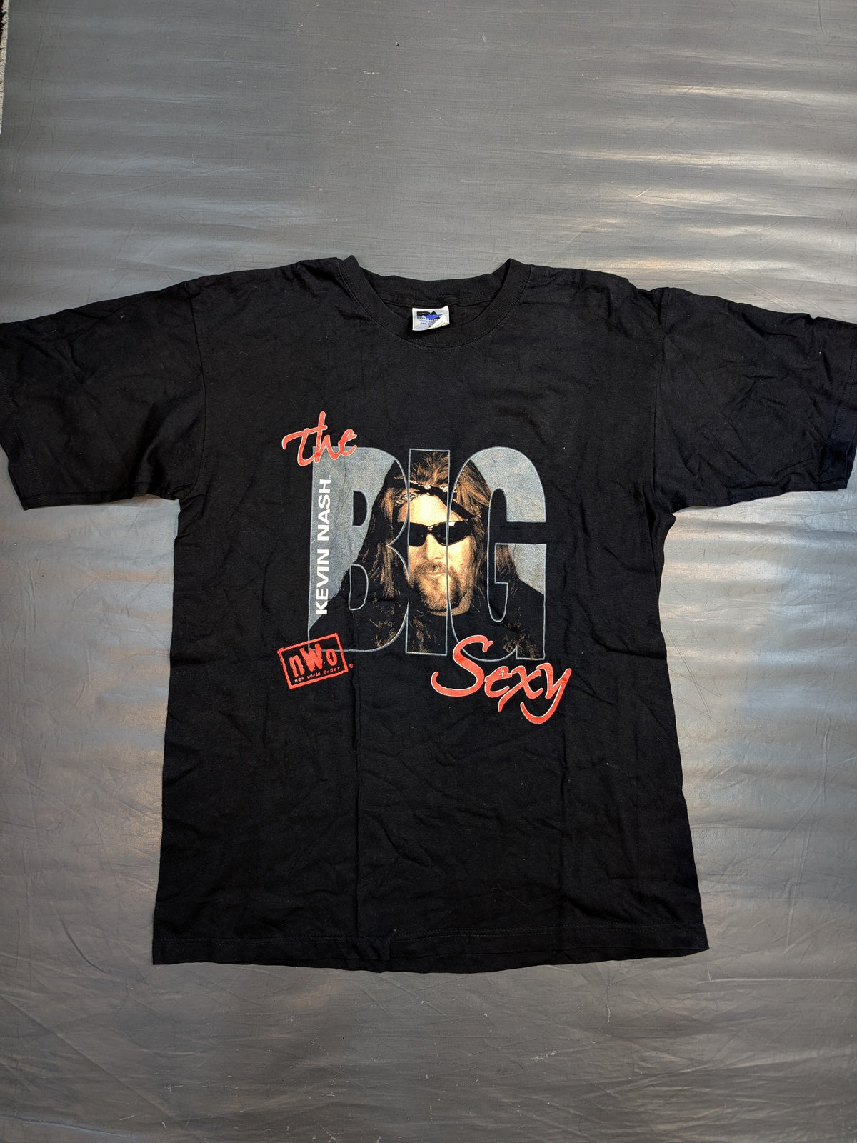 ケビン・ナッシュ「The BIG Sexy」ピクチャーTシャツ(WCW(1990s) / ブラック)