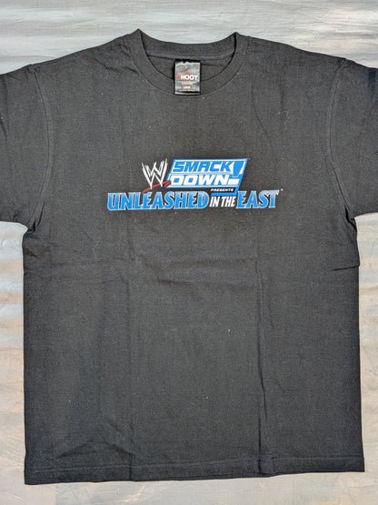 SMACKDOWN! UNLEASHED IN THE EAST T-Shirt (WWE (2003) / Black)
