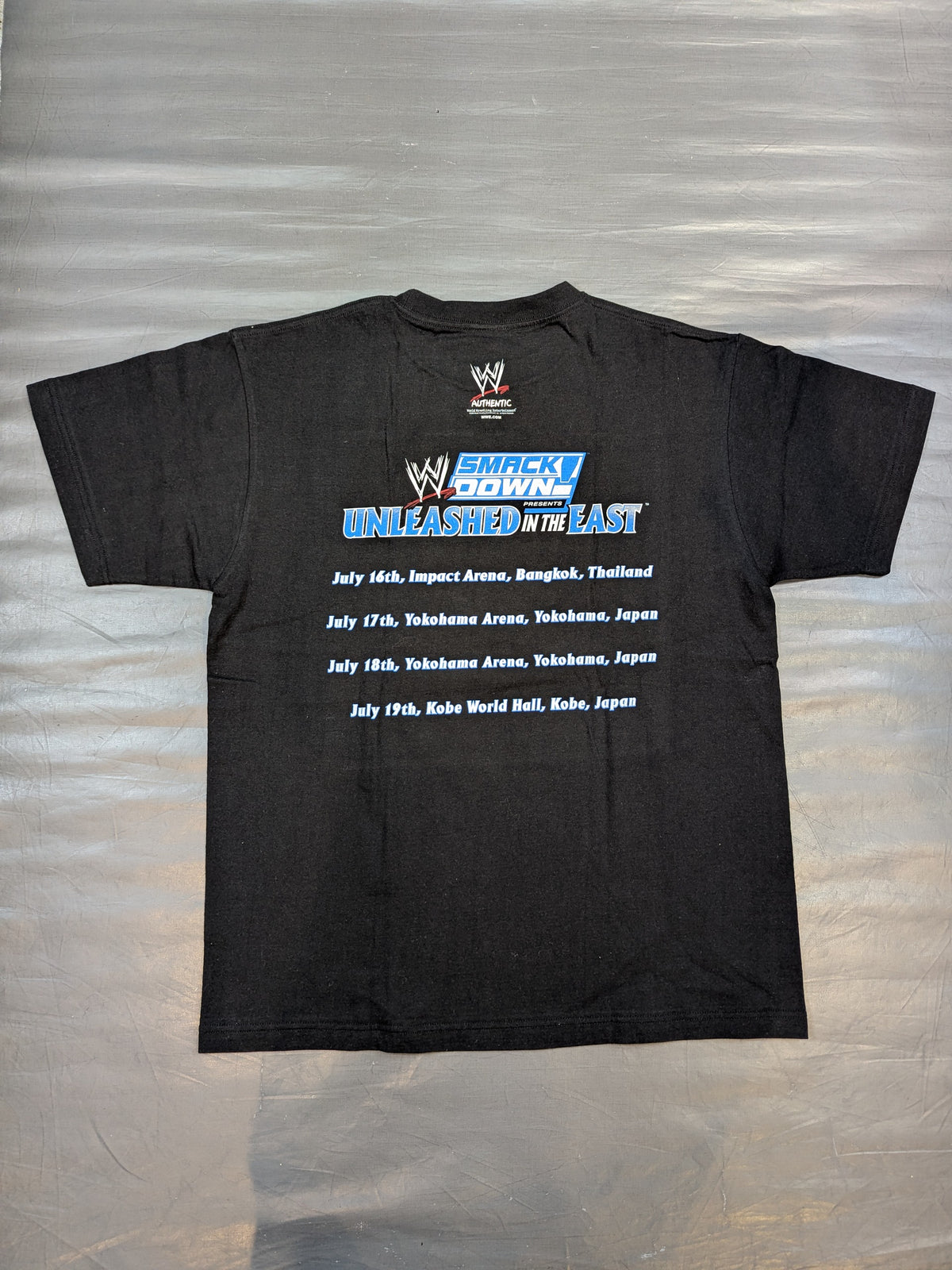 SMACKDOWN! UNLEASHED IN THE EAST T-Shirt (WWE (2003) / Black)