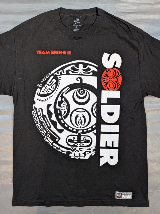 ザ・ロック「TEAM BRING IT SOLDIER」Tシャツ(WWE(2011) / ブラック)