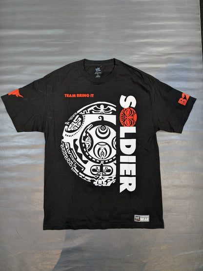 ザ・ロック「TEAM BRING IT SOLDIER」Tシャツ(WWE(2011) / ブラック)