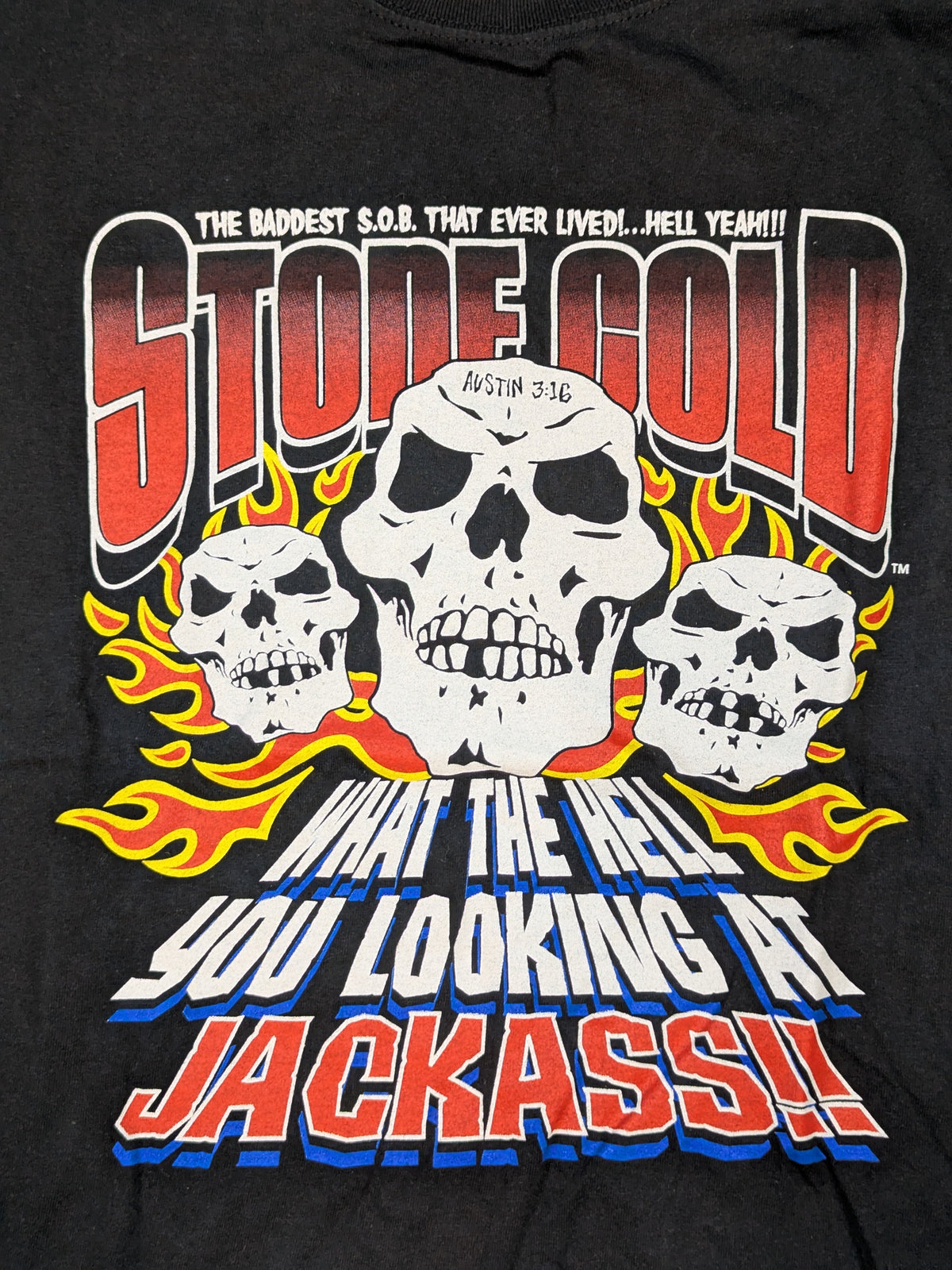 ストーン・コールド・スティーブ・オースチン「WHAT A HELL YOU LOOKING AT JACK ASS!!」Tシャツ(WWF(2000) / ブラック)