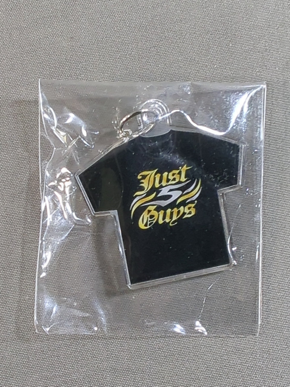 Just 5 Guys T-Shirt Style Mejirushi Charm