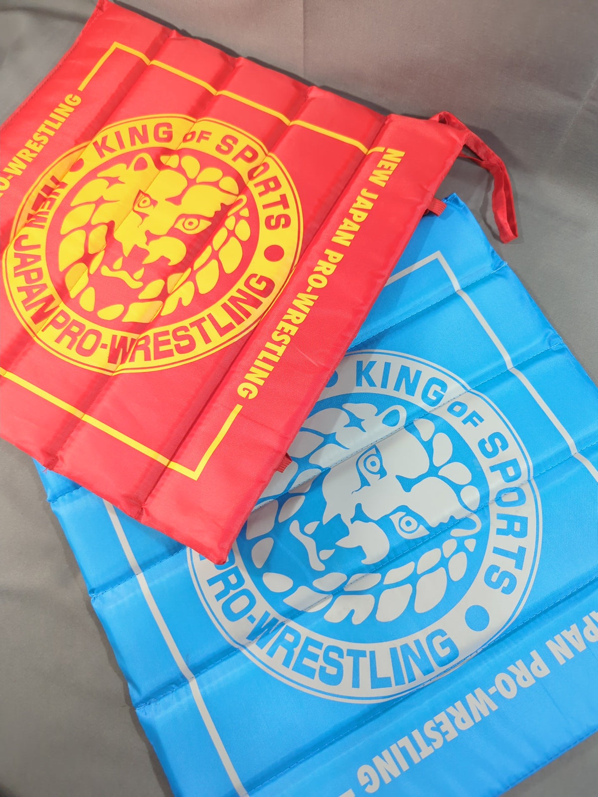 新日本プロレス ライオンマーク 折りたたみ座布団セット