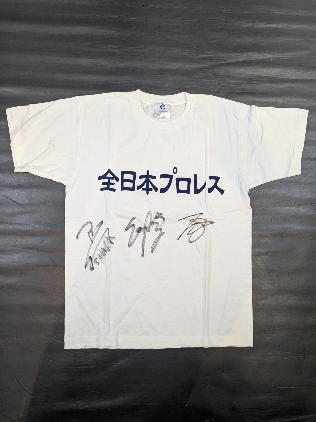 【3選手直筆サイン入り】★全日本プロレス×ハローキティ★ 満員御礼 はろうきてぃ ぷろれす Tシャツ(ホワイト)