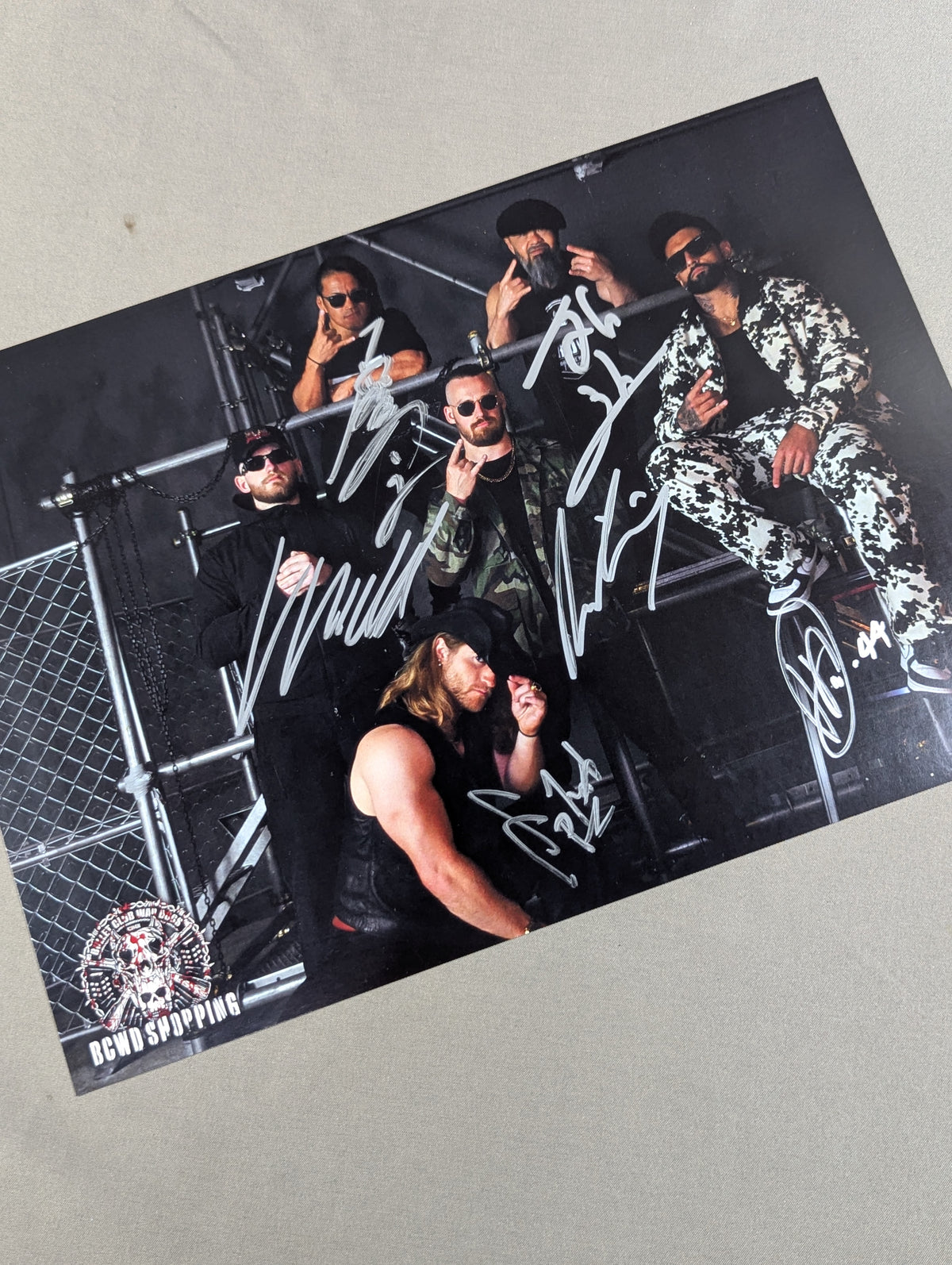 【6選手直筆サイン入り】BULLET CLUB WAR DOGS ポートレート