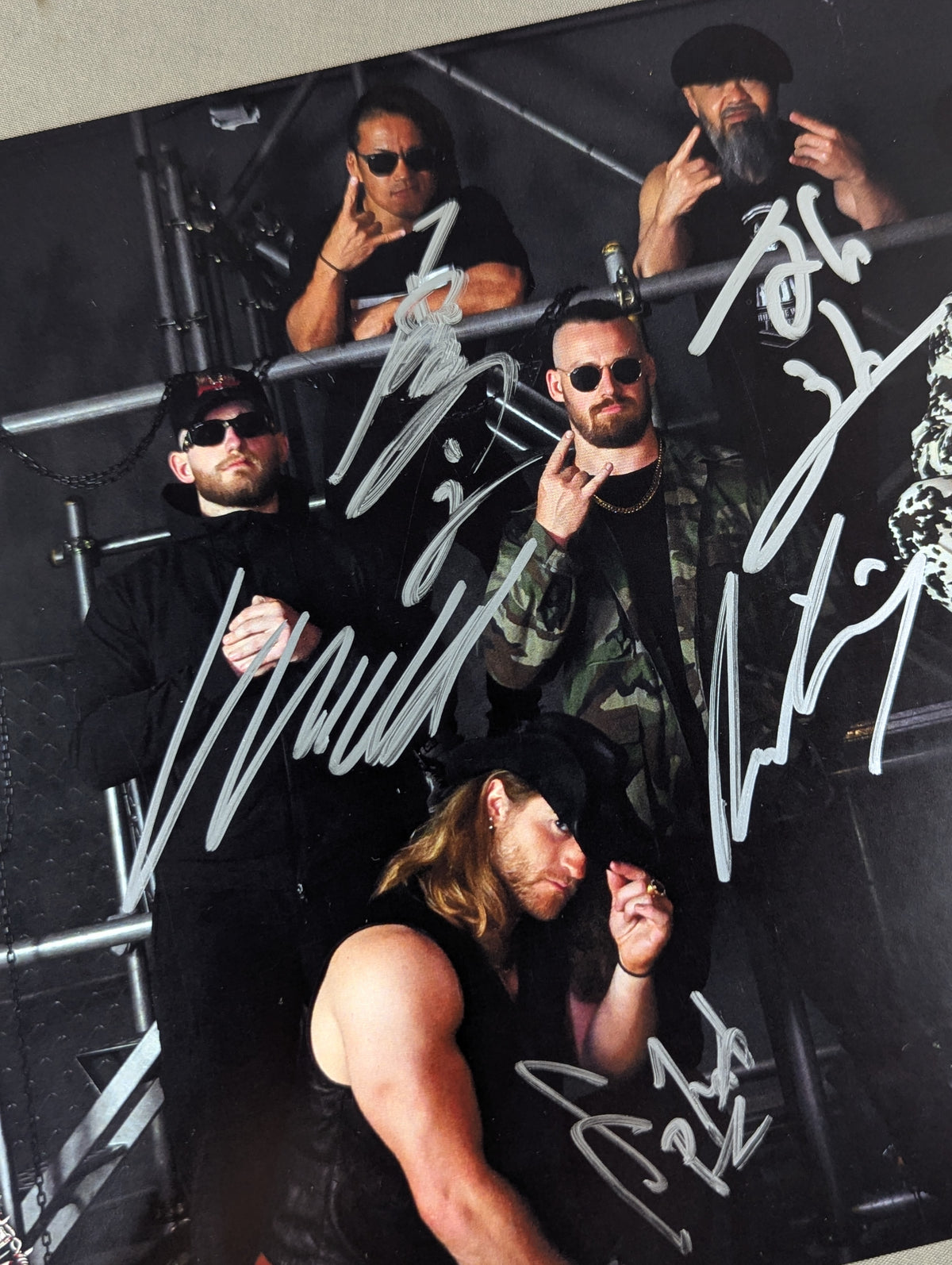 【6選手直筆サイン入り】BULLET CLUB WAR DOGS ポートレート