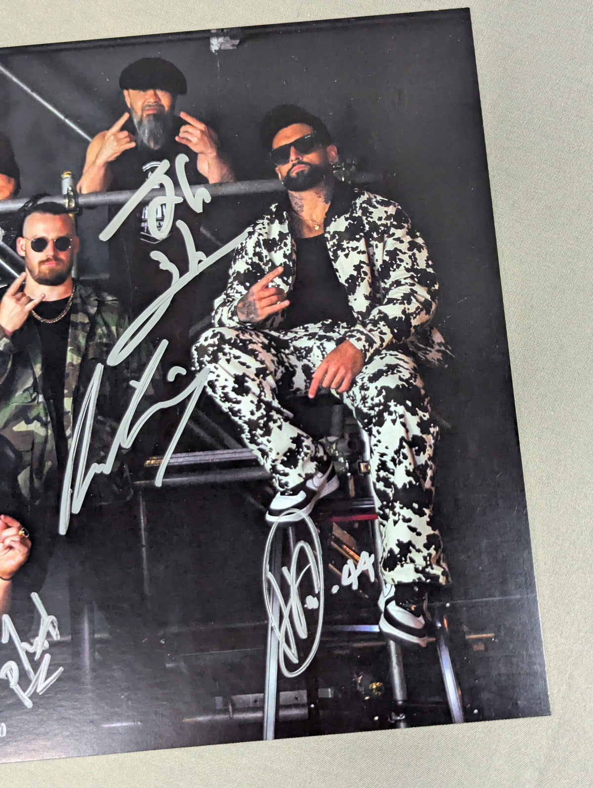 【6選手直筆サイン入り】BULLET CLUB WAR DOGS ポートレート