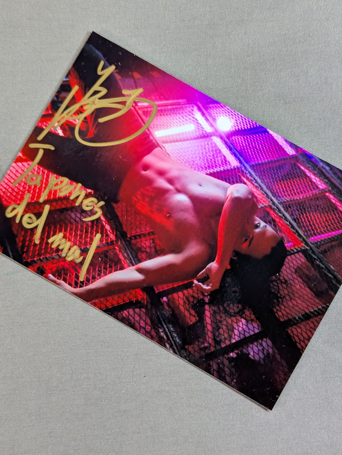 DOUKI hand signed autograph  photo  2-piece set