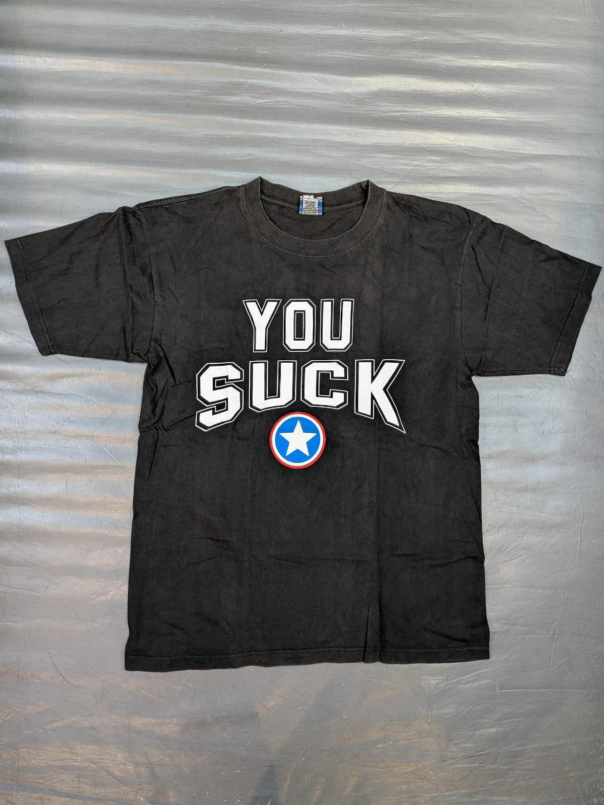 カート・アングル「YOU SUCK」Tシャツ(WWE(2002) / ブラック)