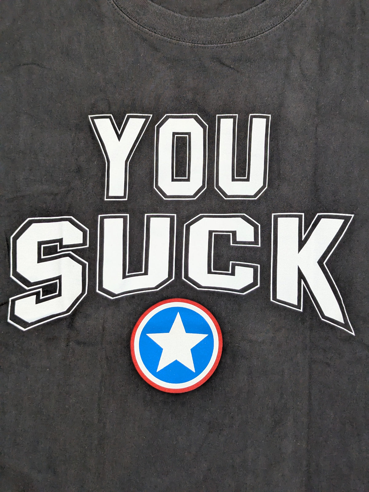 カート・アングル「YOU SUCK」Tシャツ(WWE(2002) / ブラック)